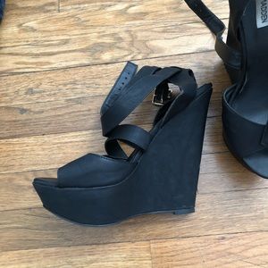 Steve Madden “Xfoliate” Wedge